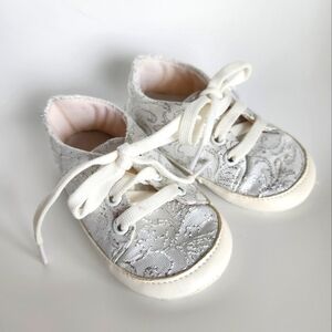 Infant White Indoor Shoes, Great for First Steps, 5" with Glitter Floral Pattern